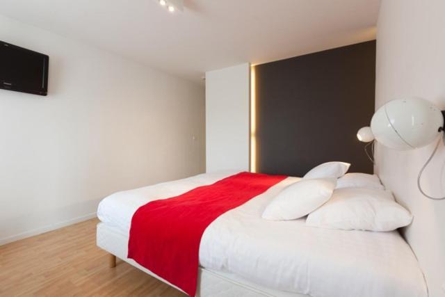 Hotel La Passerelle Grandhan Bagian luar foto